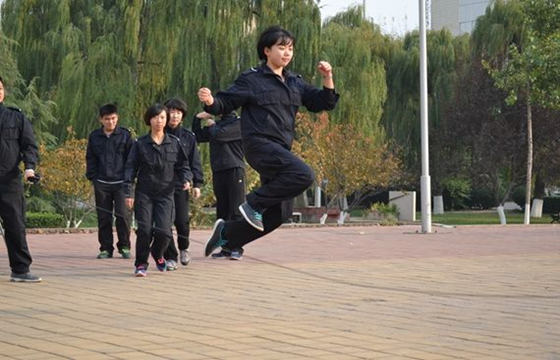 什么八字人不显老