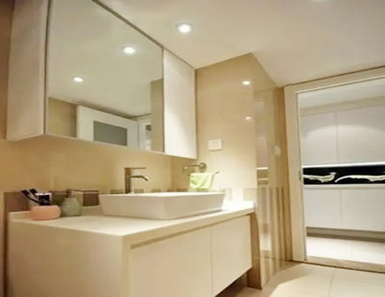 穿衣镜可以对着厕所门吗